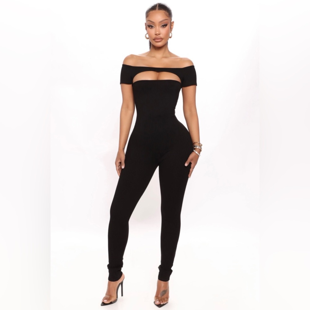 • Fashion Nova | Reese Snatched Jumpsuit - Black